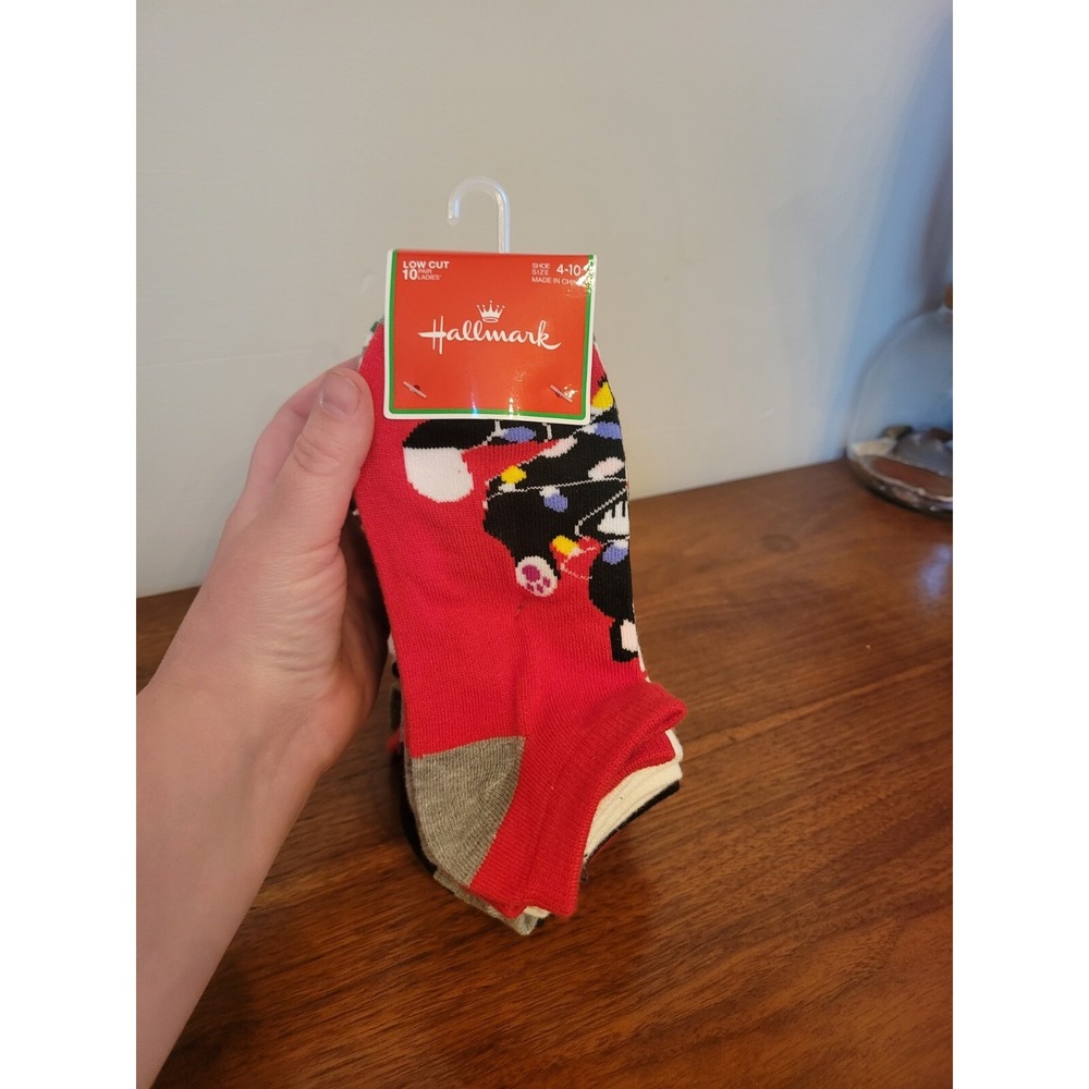 Hallmark Womens Christmas Ankle Socks 10 Pair Pack Low Cut Holiday Dog Stripe M